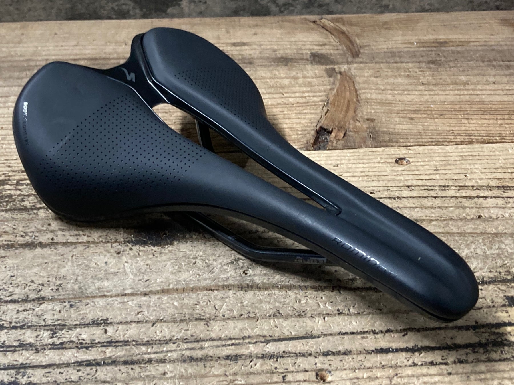 KB241 スペシャライズド SPECIALIZED ROMIN EVO サドル 155mm HOLLOW
