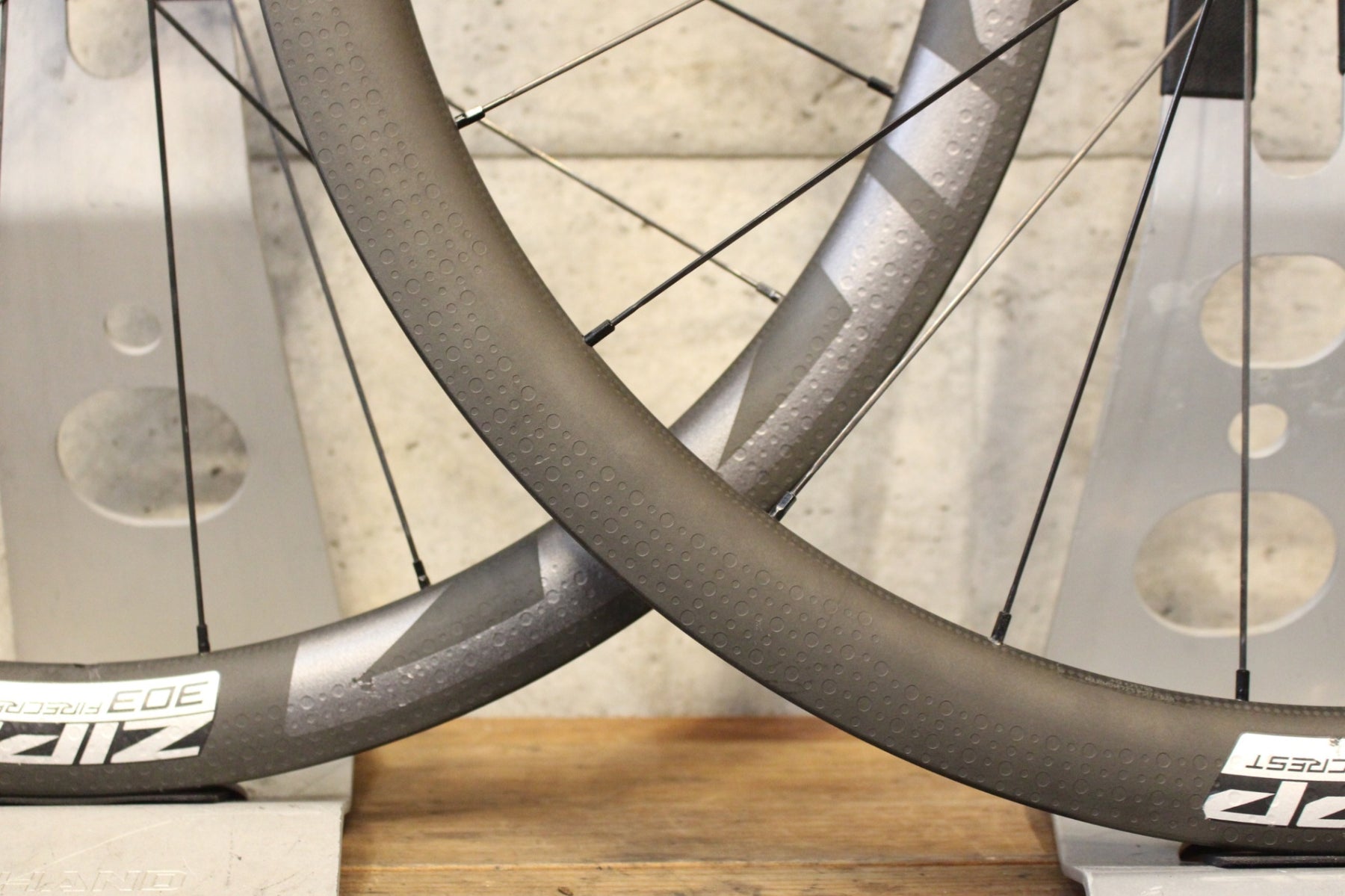 ジップ ZIPP 303 FIRECREST DISC カーボン チューブレスレディ