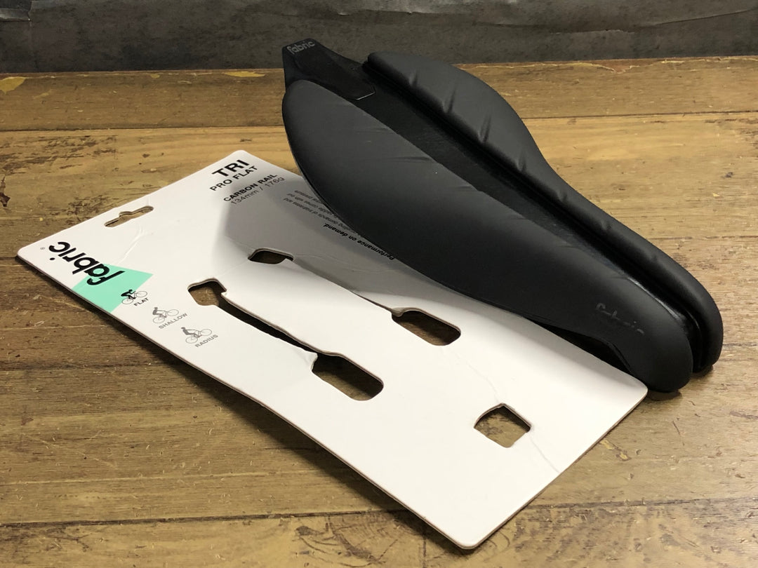 KJ689 ファブリック fabric TRI PRO FLAT サドル 黒 134mm CARBON RAIL