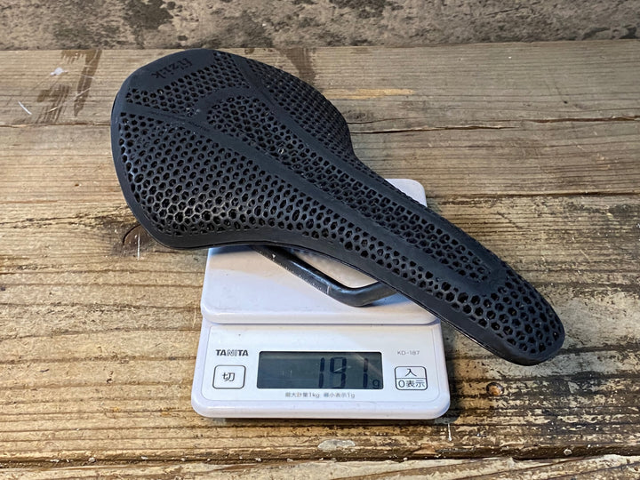 JW584 フィジーク fizik VENTO ARGO R1 ADAPTIVE 140mm サドル カーボンレール 黒