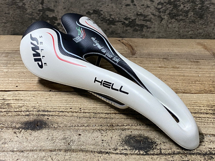 JU614 Selle SMP hell サドル 白黒 inox tubeレール