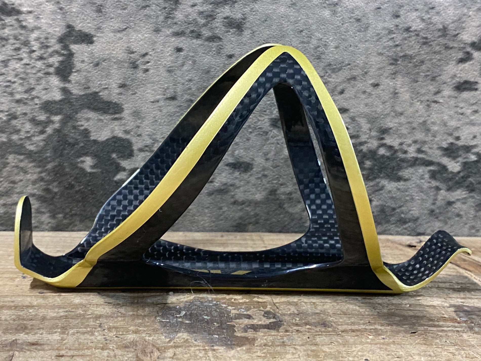 KE348 スパカズ SUPACAZ FLY CAGE CARBON カーボン ボトルケージ 黒金