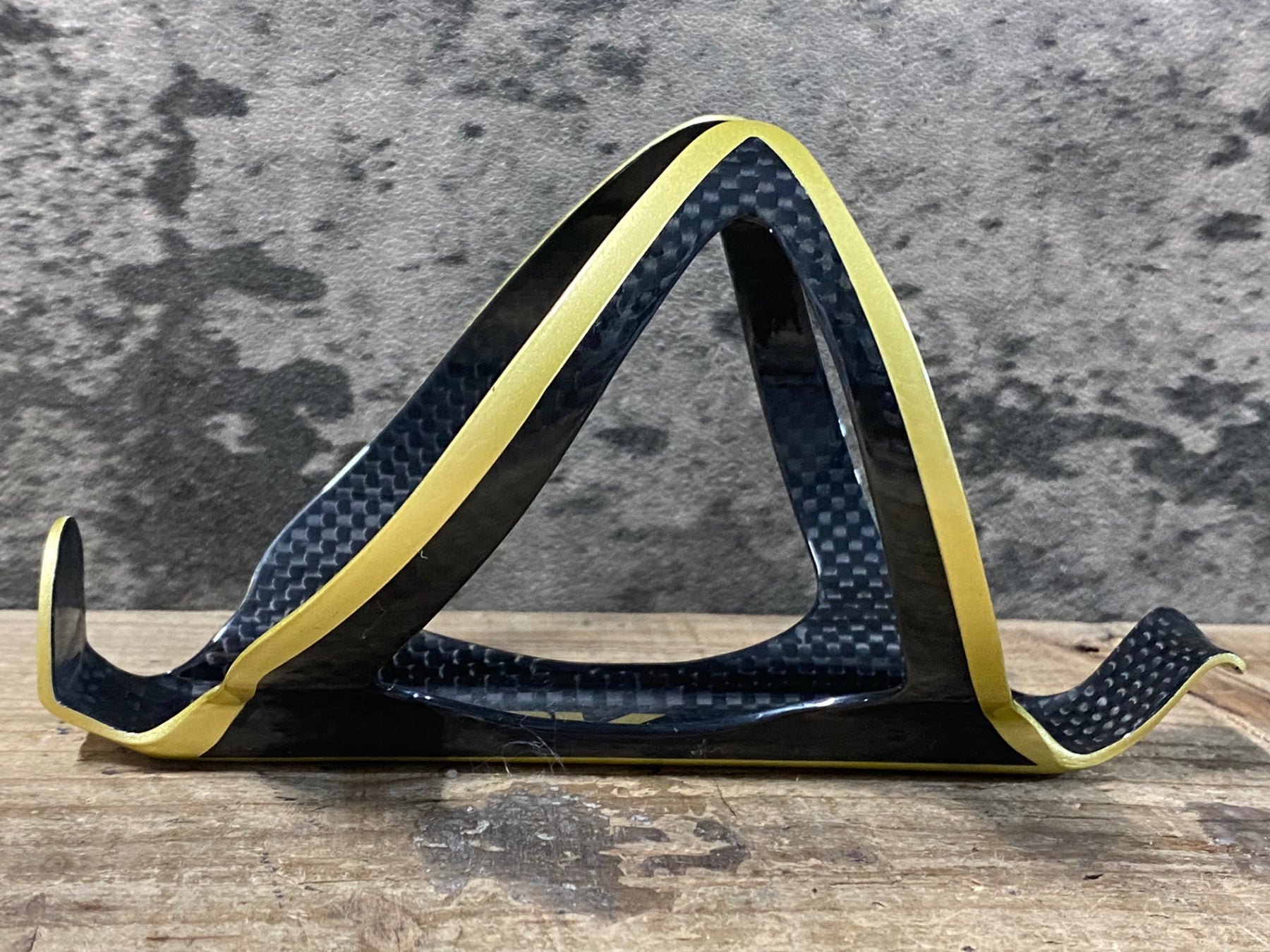 KE348 スパカズ SUPACAZ FLY CAGE CARBON カーボン ボトルケージ 黒金