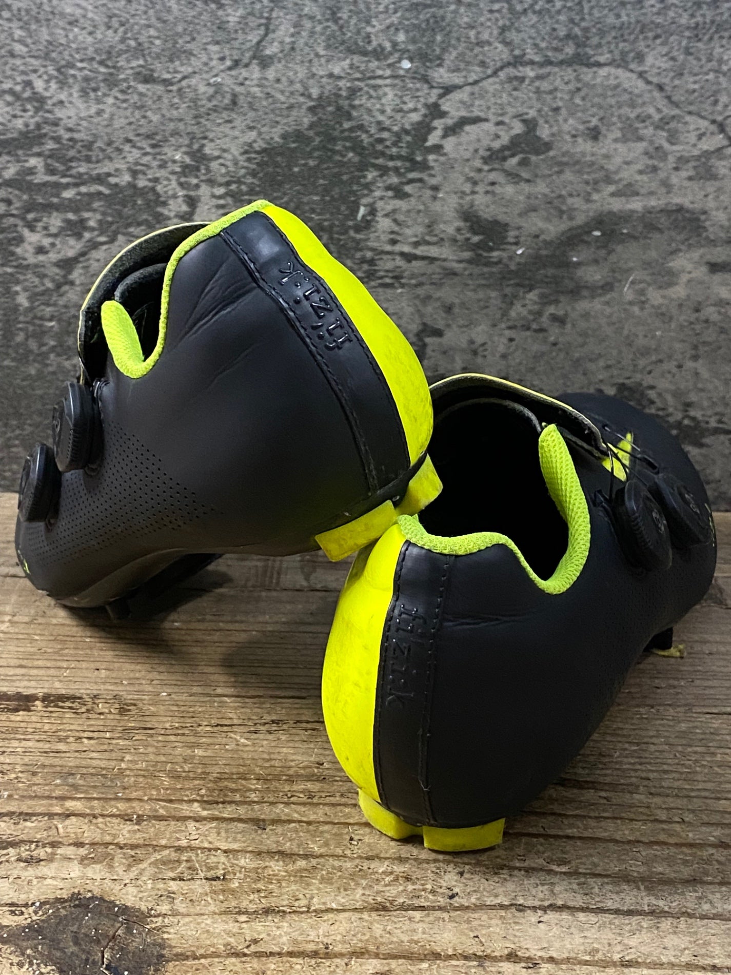 KG701 フィジーク fizik ARIA R3 ビンディングシューズ 黒黄 EU44.5
