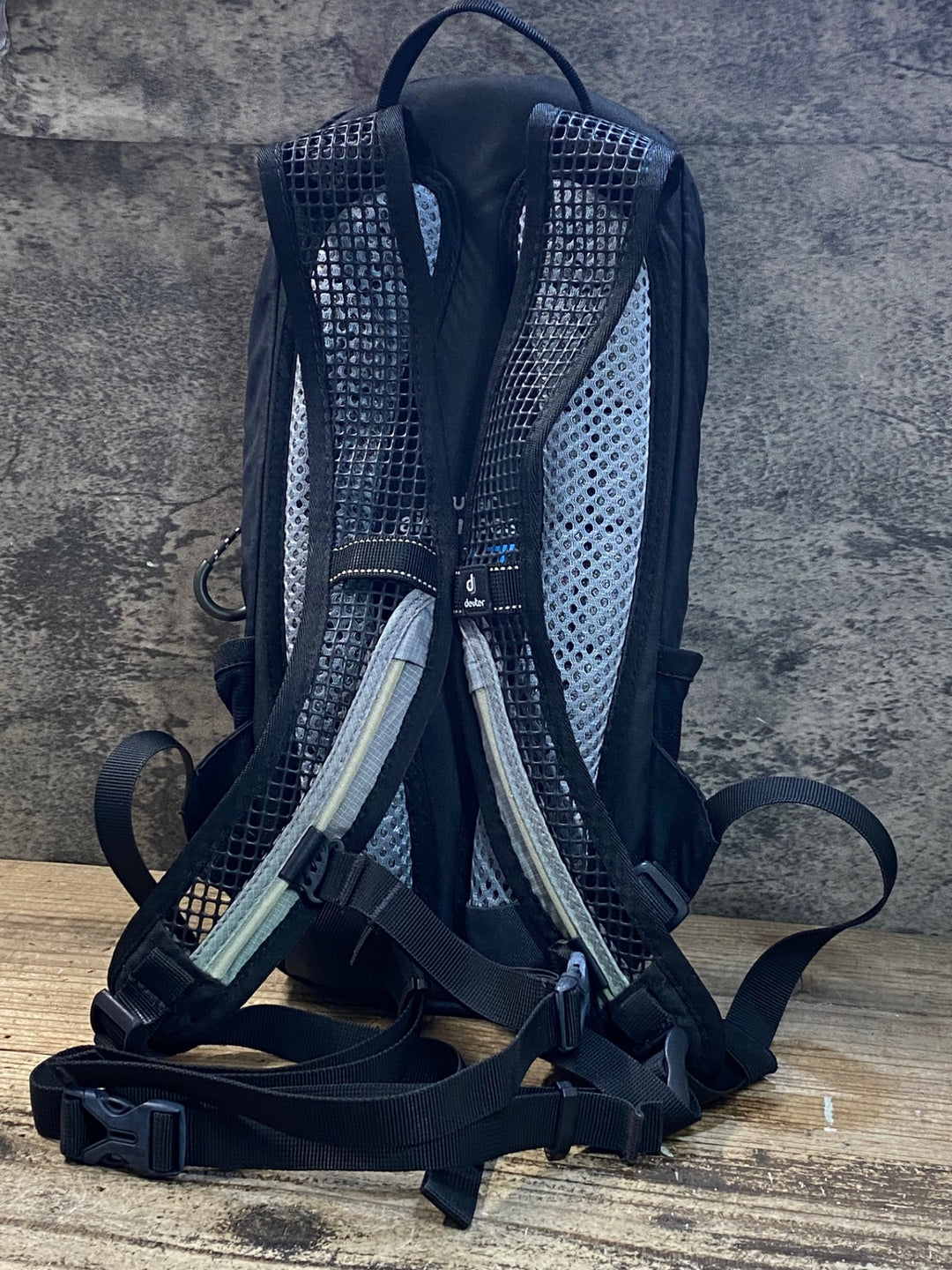 JX136 ドイター deuter ULTRA RIDE 6 リュック バックパック 黒 ピンク