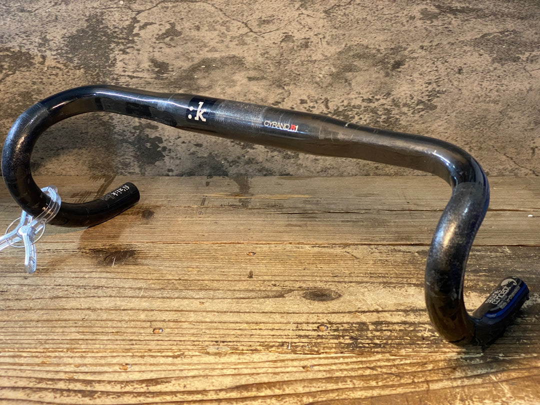 JW847 フィジーク fizik シラノ CYRANO R1 カーボン ドロップハンドル Φ31.8 ブラケットC-C400mm