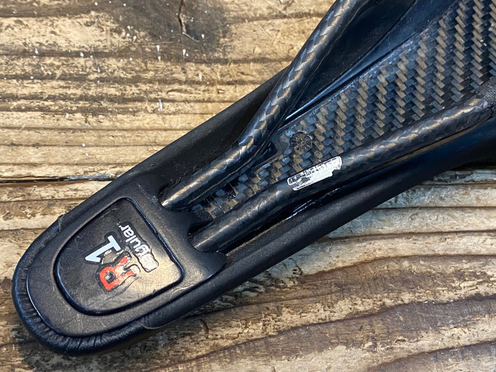 JP708 フィジーク fizik ARIONE R1 サドル 黒 regular BRAIDEDレール