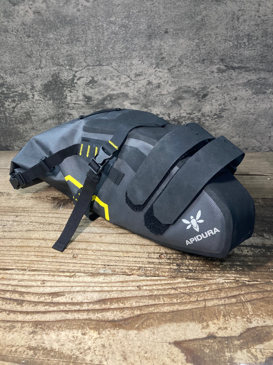 JX903 アピデュラ APIDURA サドルバッグ グレー
