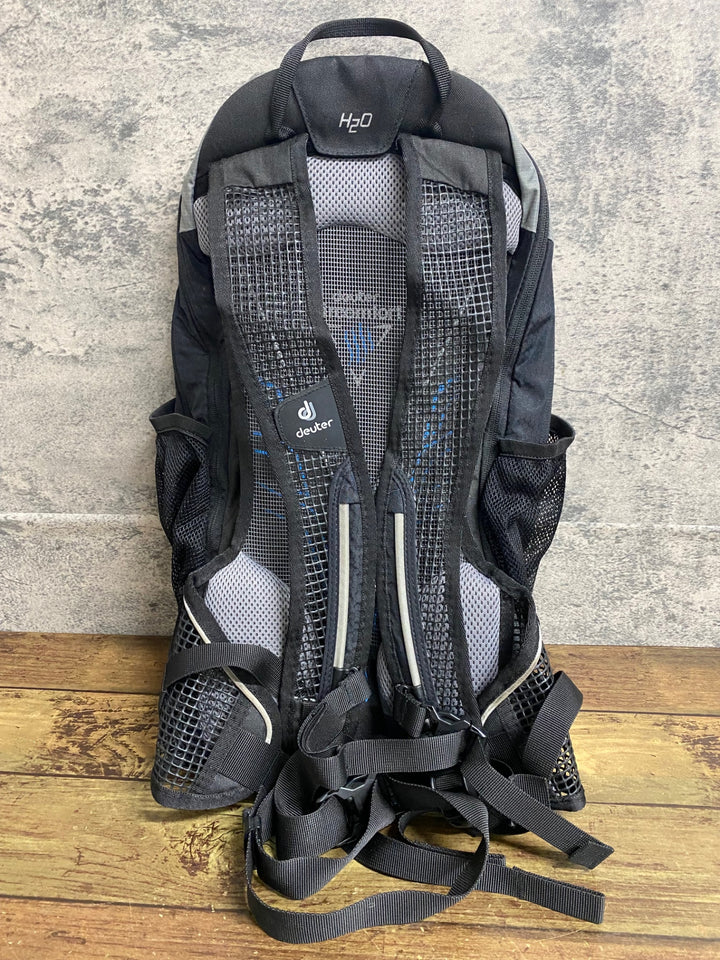 KB930 ドイター deuter race exp air バックパック 黒 ※たばこ臭あり