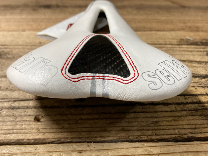 KL647 セライタリア selle ITALIA SLR KIT CARBONIO FLOW サドル 白 カーボンレール