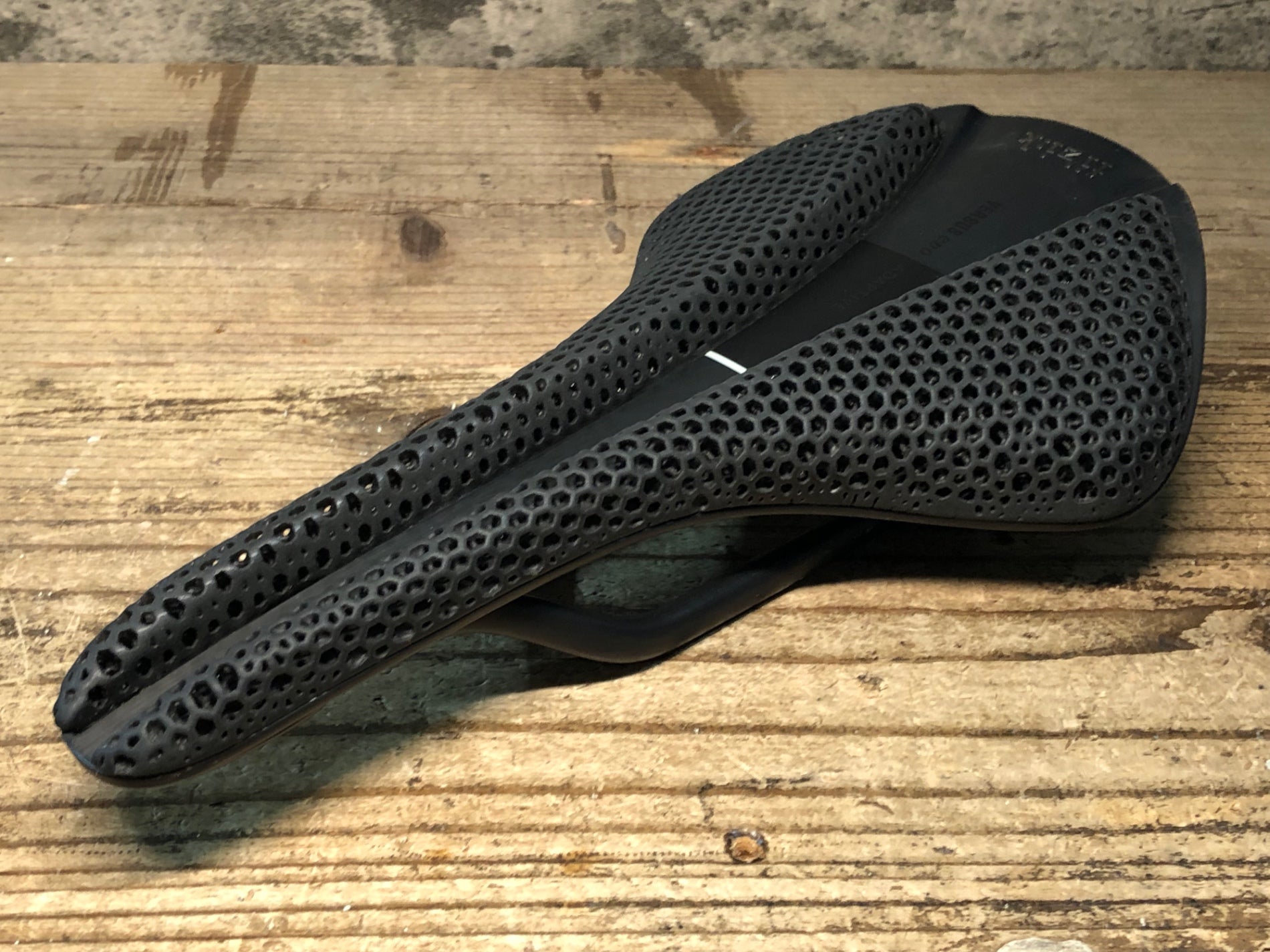 JN708 フィジーク fizik VERSUS EVO ANTARES 00 ADAPTIVE サドル LARGE