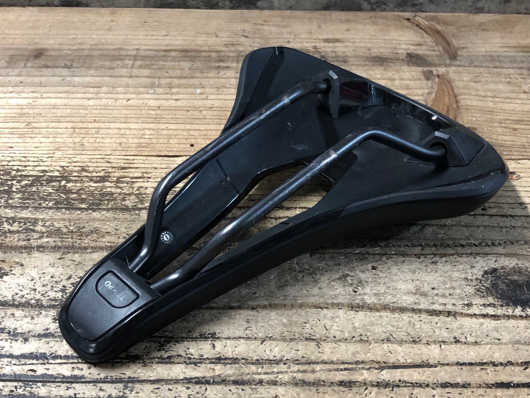 KB147 フィジーク fizik TEMPO ARGO R3 サドル 黒 kium 160mm – BICI