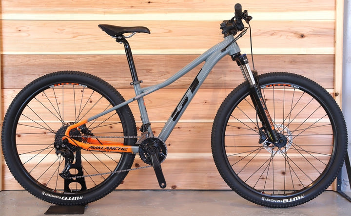ジーティー GT アバランチェ スポーツ AVALANCHE SPORT 2021モデル XSサイズ シマノMIX 2×9S 27.5インチ アルミ ハードテイル MTB 【千葉店】