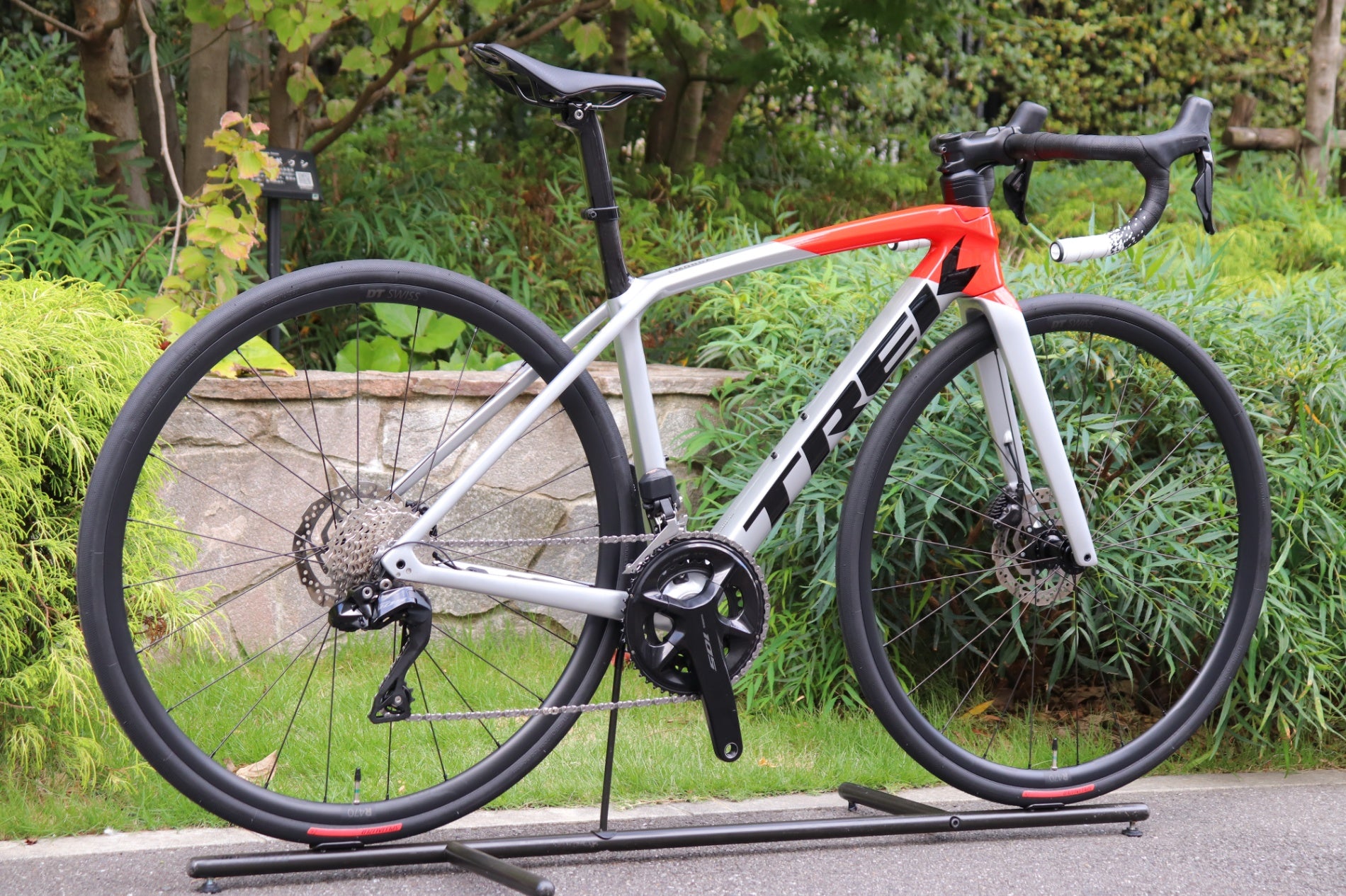 エモンダsl6 ロードバイク　トレック　備品付き　総額５０万以上 エモンダsl6 ロードバイク トレック 備品付き 総額50万以上