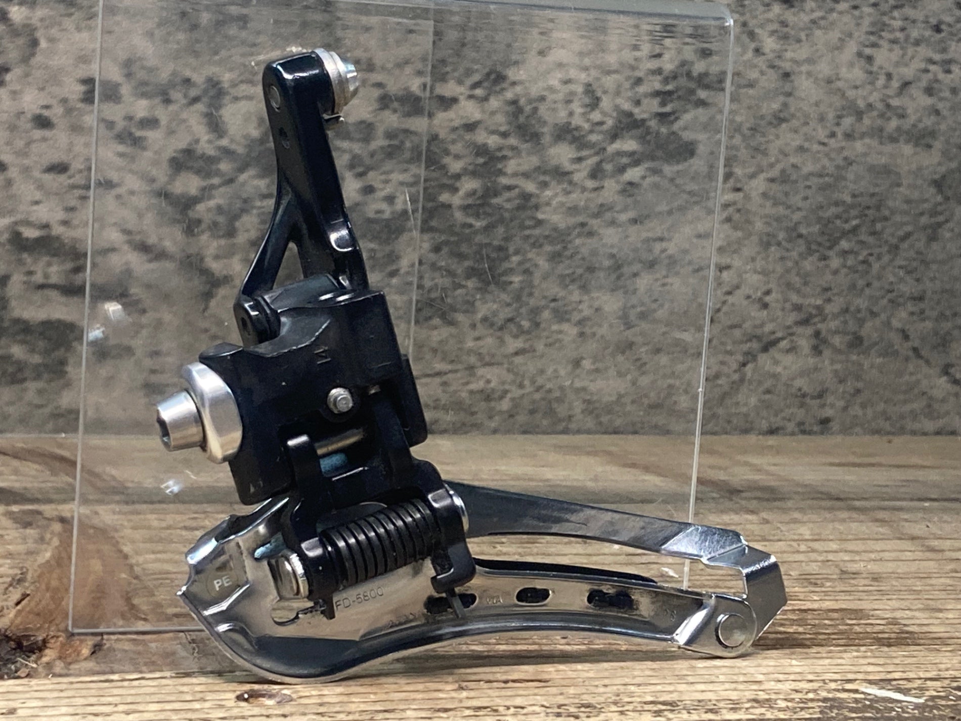 JE076 シマノ SHIMANO 105 FD-5800 フロントディレイラー 2s 直付