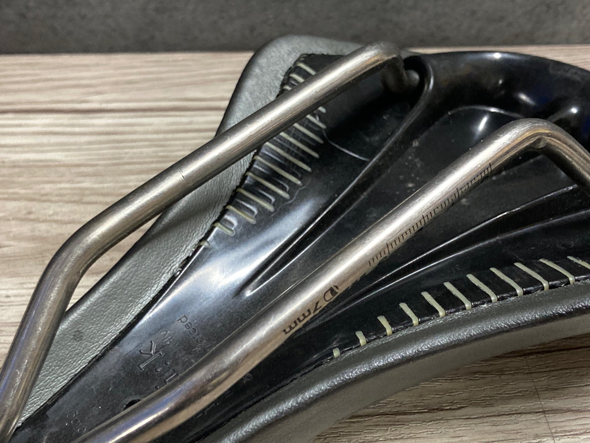 JR172 フィジーク fizik ARIONE サドル 黒 シルバー TITANIO レール