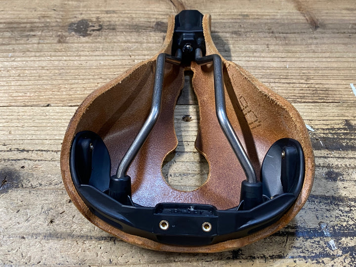 KL169 ベルソーサイクルズ BERTHOUD CYCLES レザーサドル チタンレール