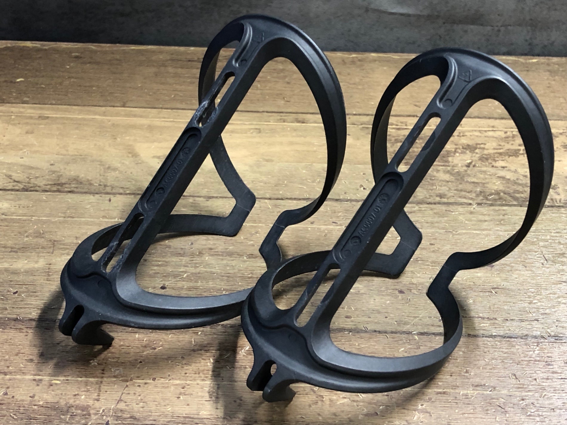 【チタンねじ】CANYON CAGE CF SLX カーボン ボトルケージ JU531 キャニオン CANYON CAGE CF SL カーボン ボトルケージ 2個セット