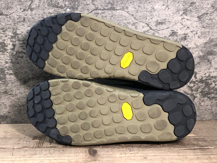 JU337 フィジーク fizik GRAVITA VERSOR FLAT shoes スニーカー フラットシューズ グレー 黒 EU39