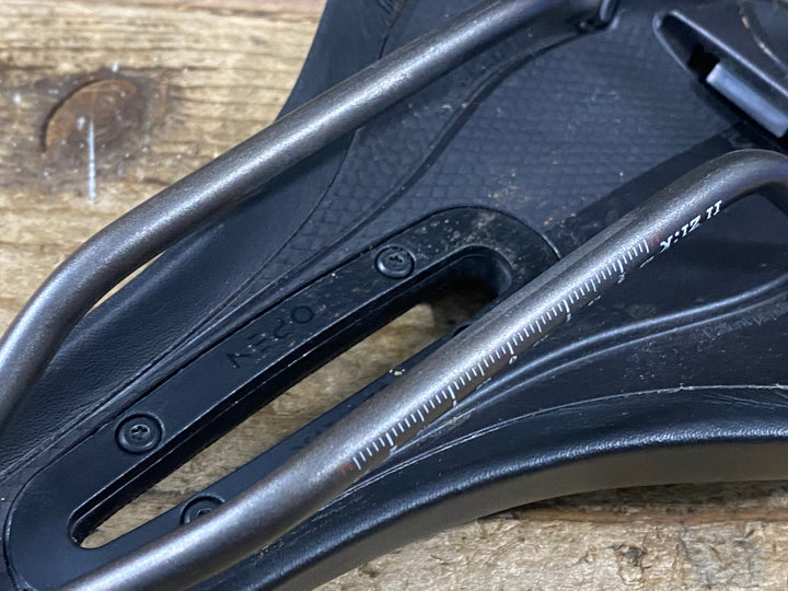 KN419 フィジーク fizik ARIONE R3 サドル 黒 kiumレール