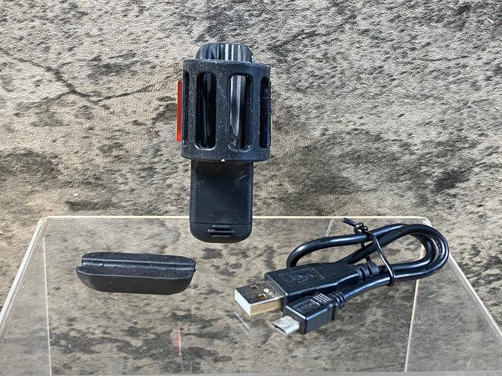 JX095 レザイン LEZYNE STRIP PRO 300 テールライト 点灯確認済