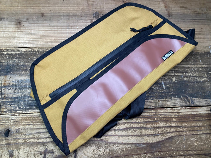 JI681 クローム CHROME シンプル SIMPLE MESSENGER メッセンジャーバッグ 山吹色
