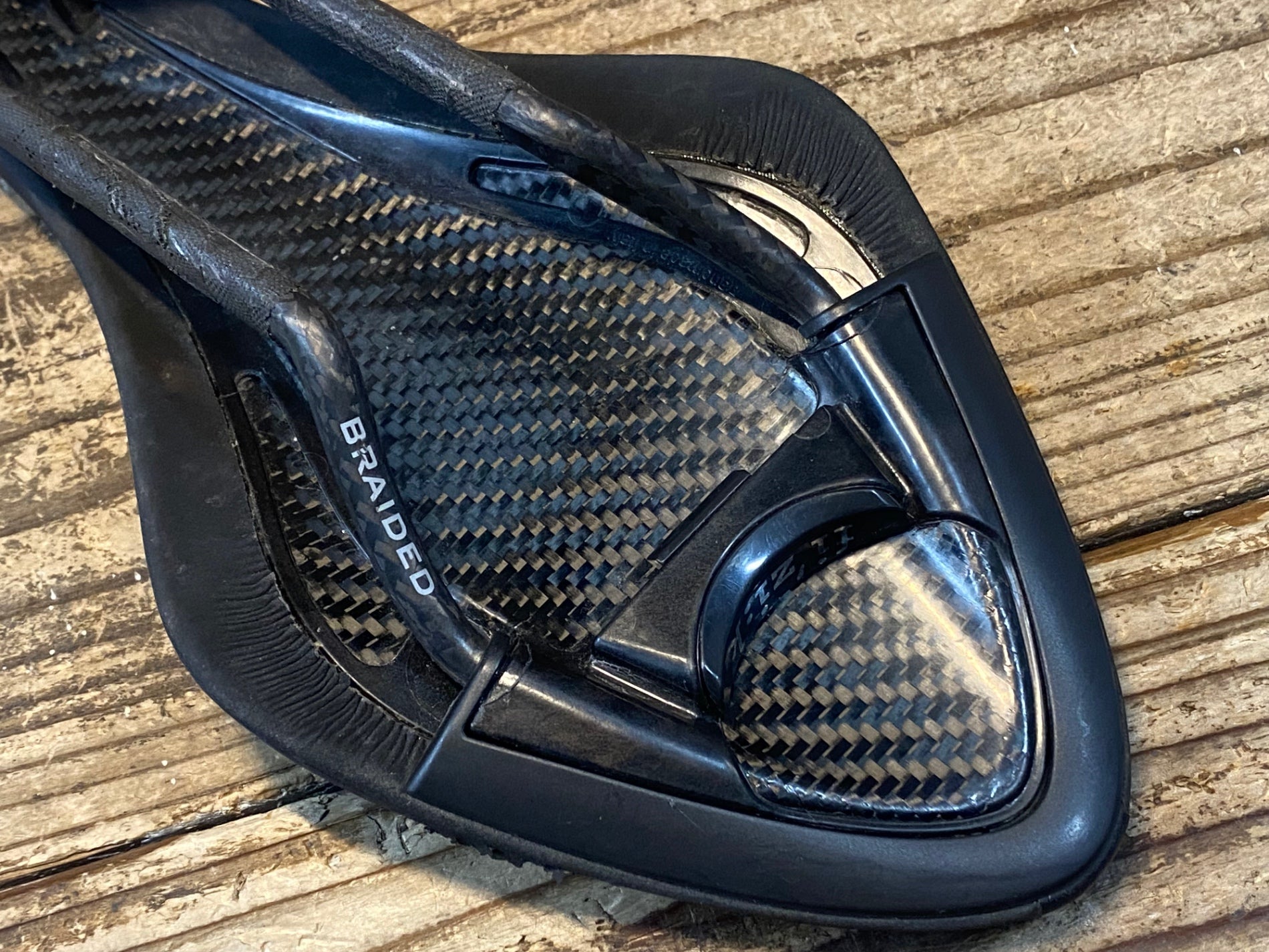 JP708 フィジーク fizik ARIONE R1 サドル 黒 regular BRAIDEDレール