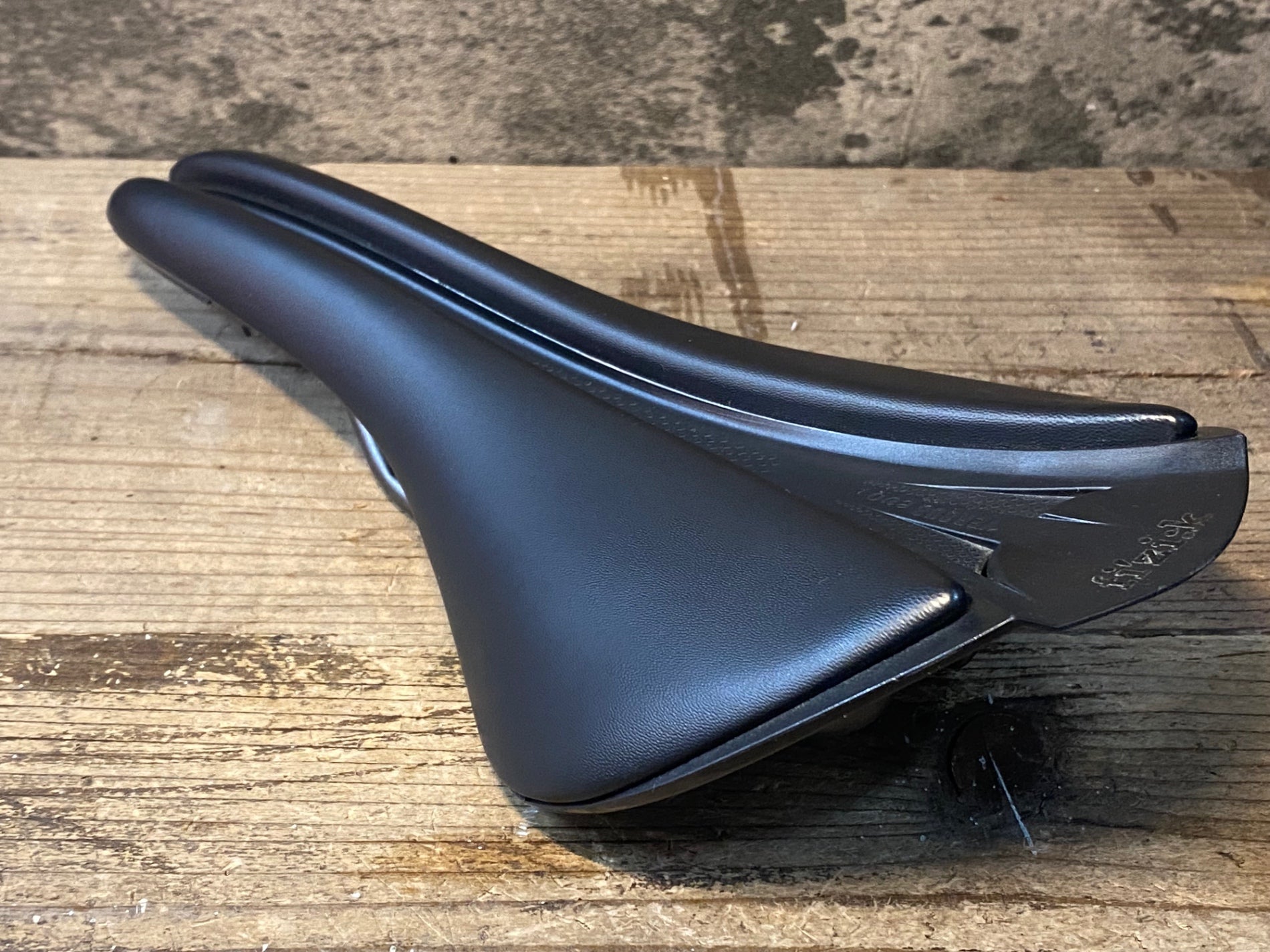 JO403 フィジーク fizik アリアンテR3 fizik VERSUS EVO サドル Kium