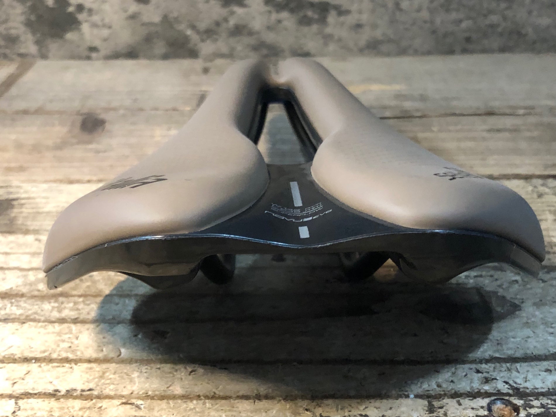 JV308 セライタリア selle italia NOVUS EVO BOOST GRAVEL サドル 茶