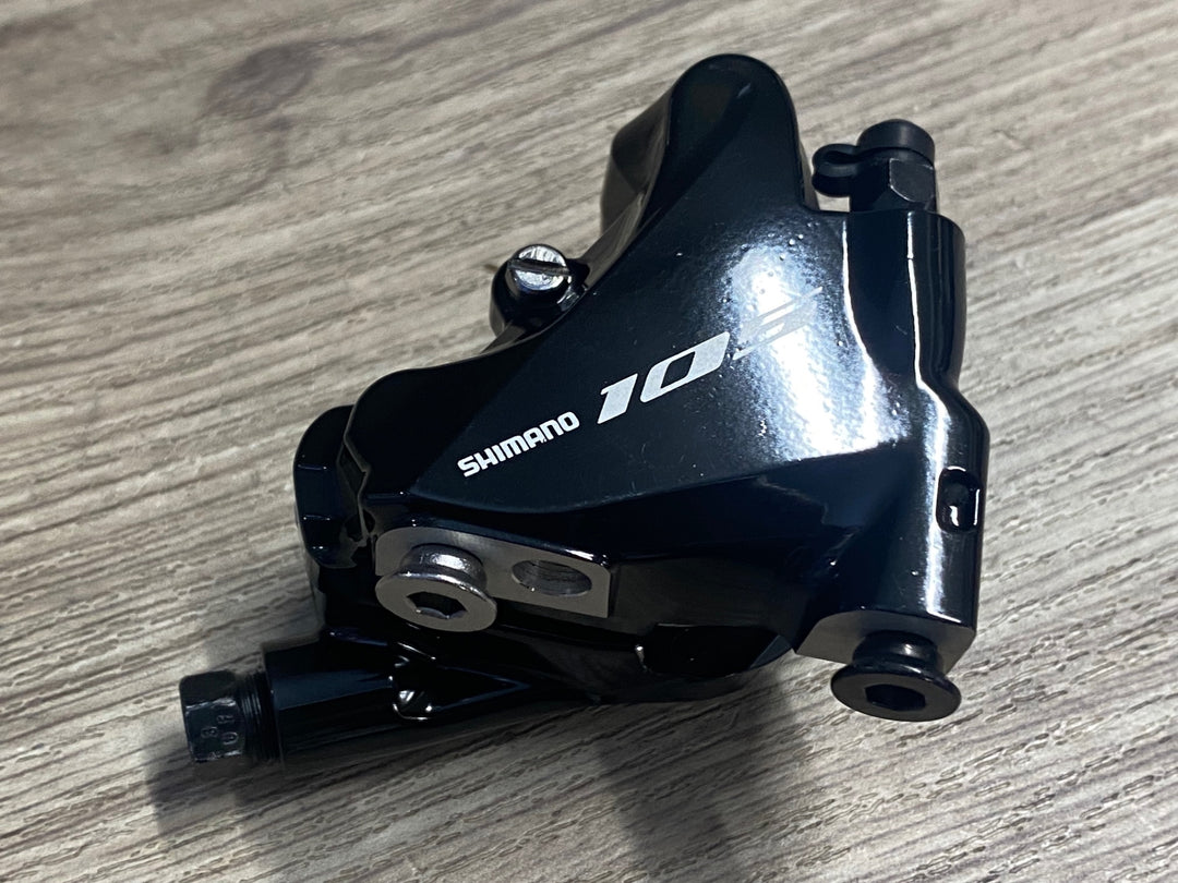 KE959 シマノ SHIMANO 105 BR-R7070 ディスクブレーキキャリパー 前後セット