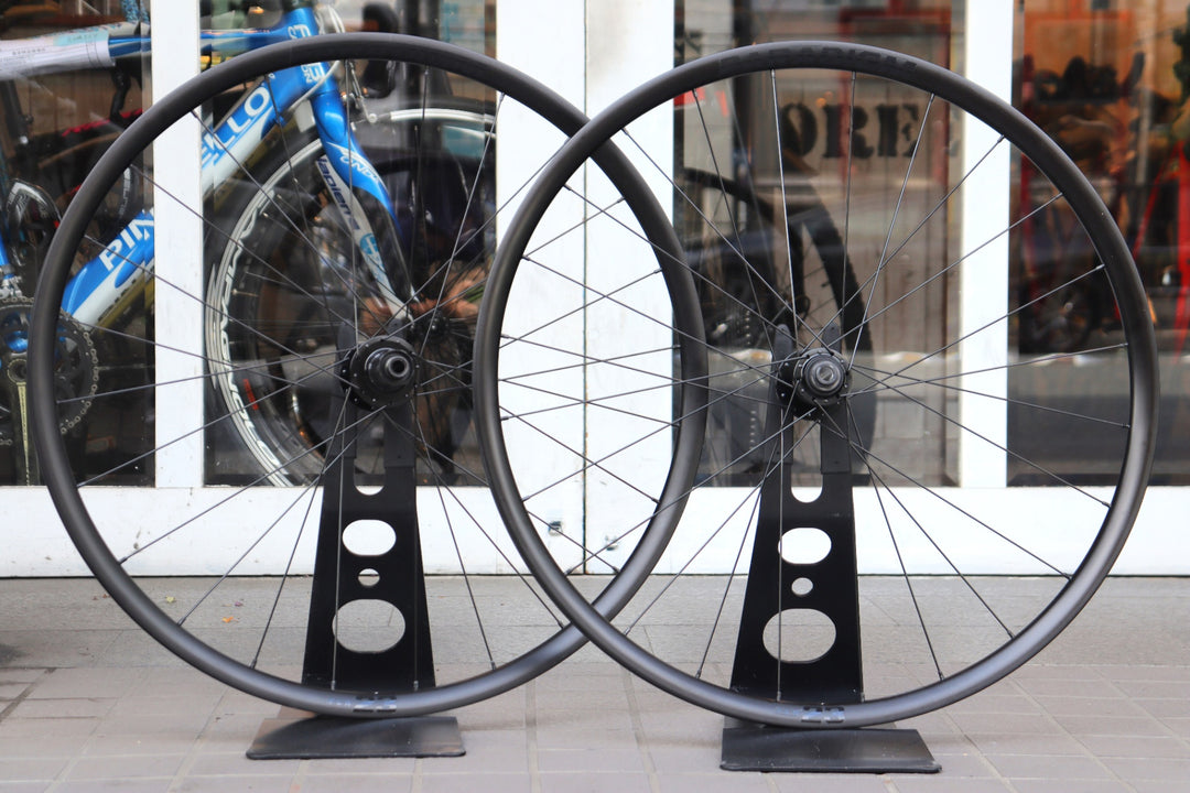 ボントレガー BONTRAGER パラダイム PARADIGM 23 TLR DISC アルミ チューブレスレディ ホイールセット シマノ 11/12S 【横浜店】