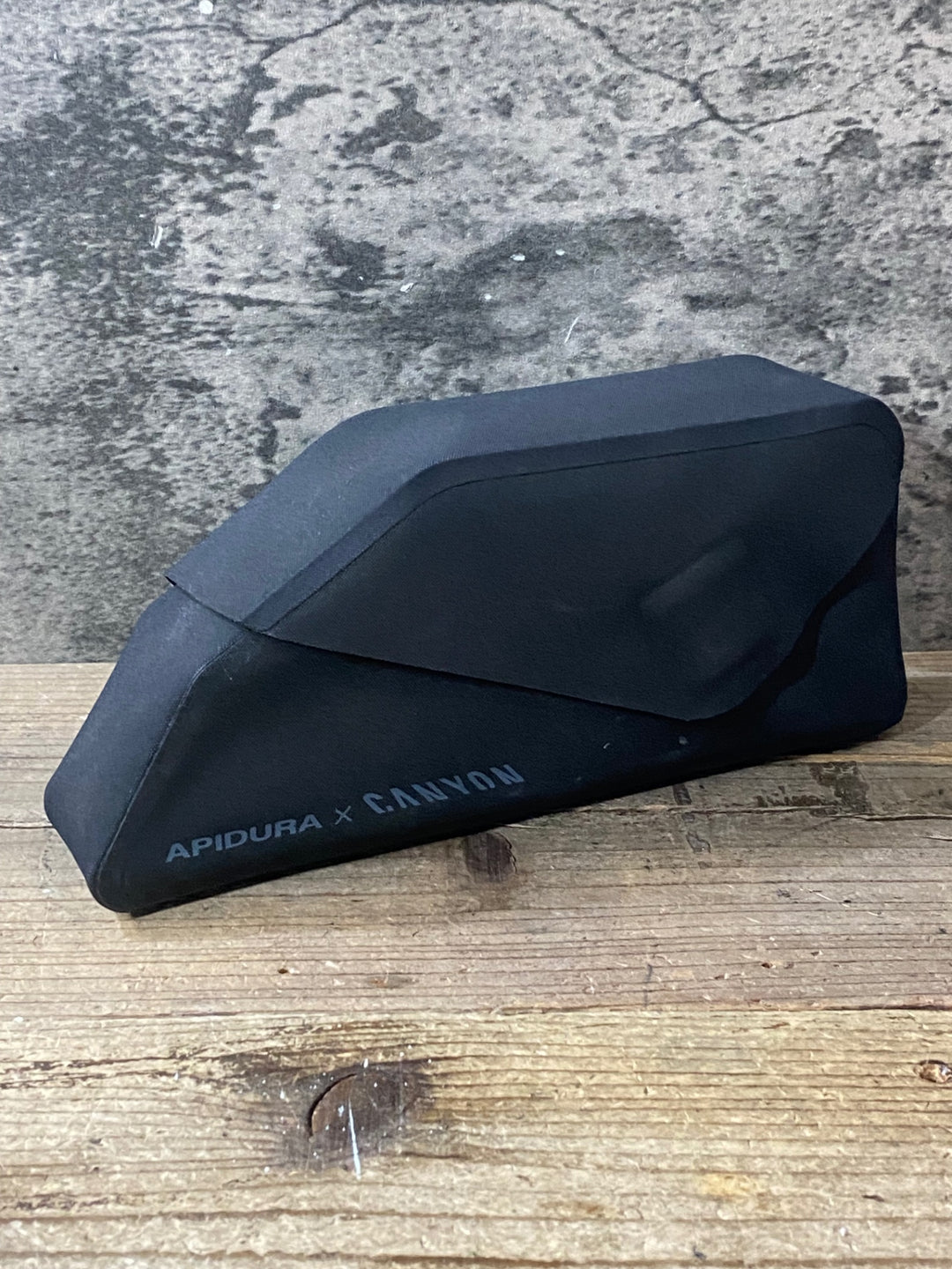 KA732 アピデュラ APIDURA CANYON トップチューブバッグ 黒 コラボ