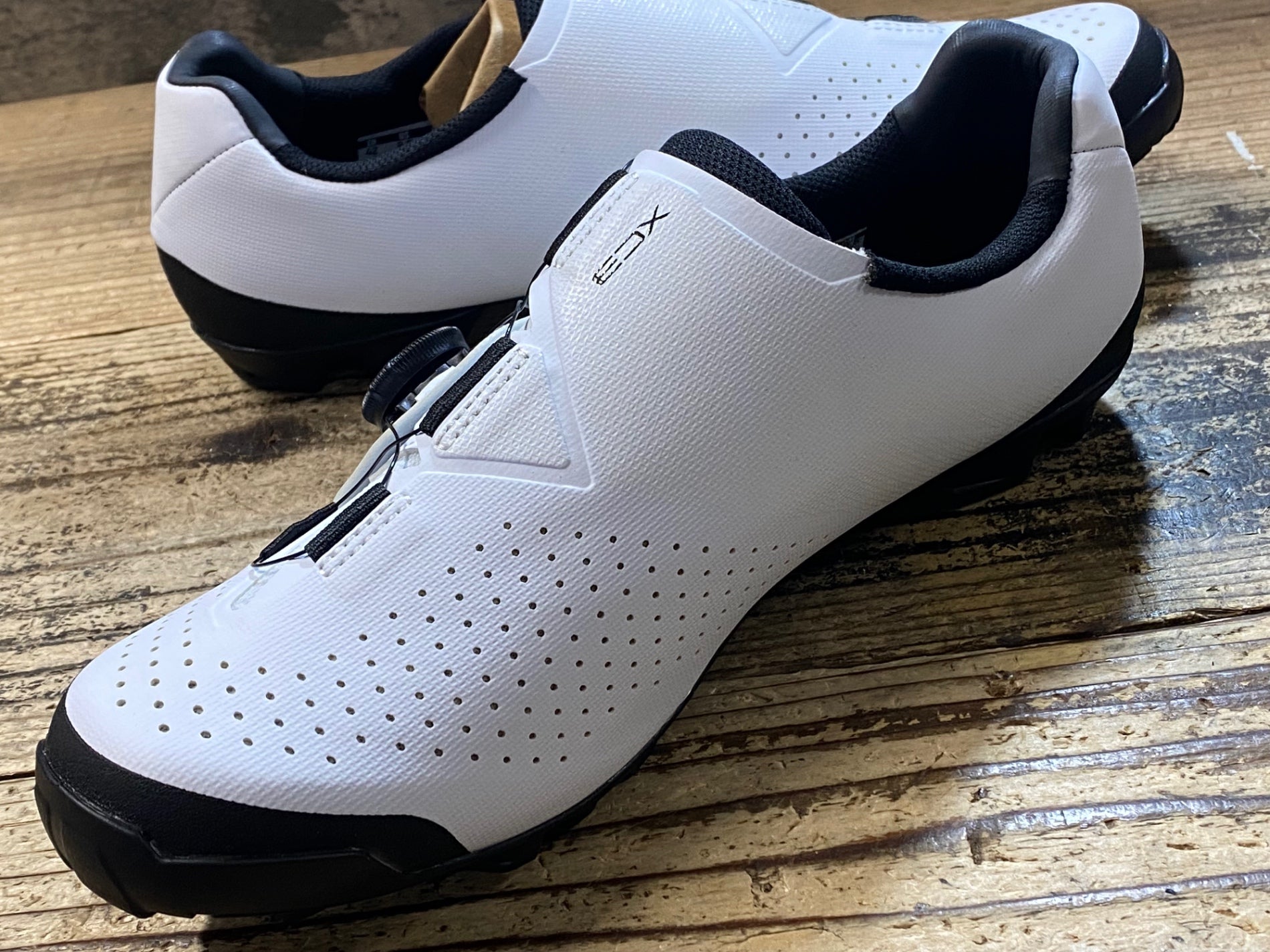 JW658 シマノ SHIMANO XC3 SH-XC300 W01S ビンディングシューズ EU42