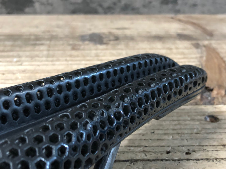 KB504 フィジーク fizik アンタレス ANTARES VERSUS EVO R1 Adaptive サドル カーボンレール 139mm ※後方内部繊維切れ ジャンク