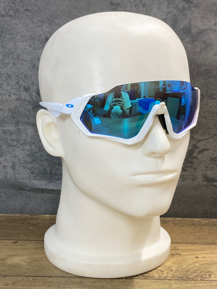 KE795 オークリー OAKLEY FLIGHT JACKET サングラス アイウェア 白 PRIZM