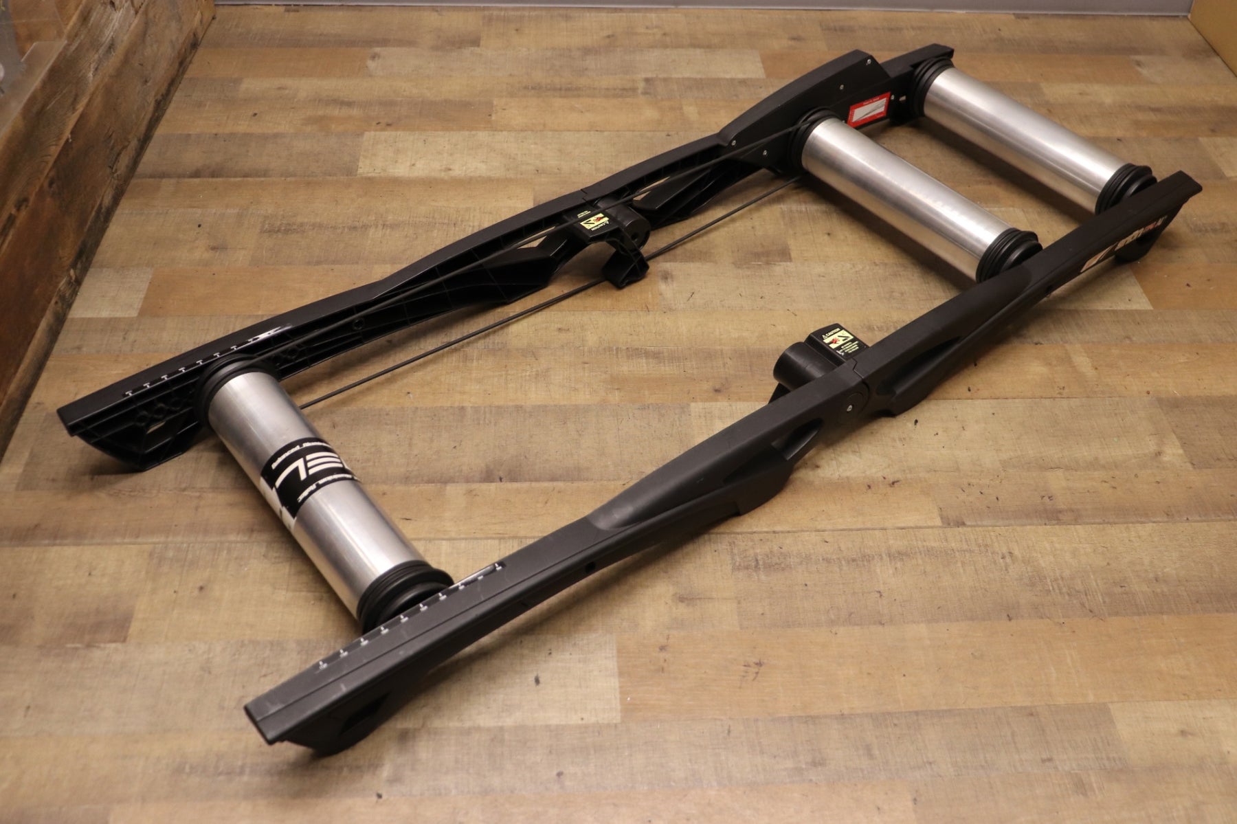 ELITEエリート ARIONアリオン mag AL13 3本ローラー hq720.jpg?sqp=-