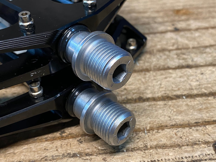 JJ158 DMR VAULT フラットペダル 黒