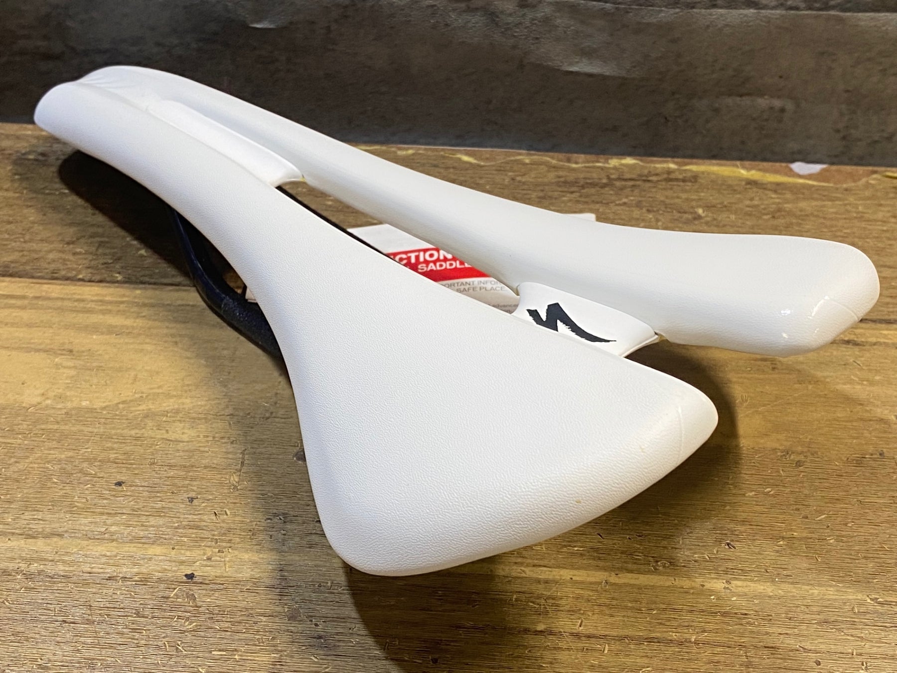 JT776 スペシャライズド SPECIALIZED ROMIN PRO サドル 143mm カーボン