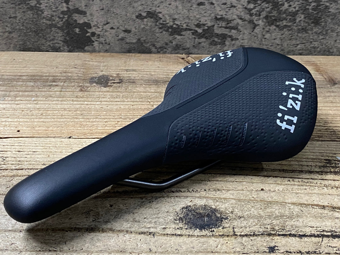 KQ629 フィジーク fizik ARIONE R3 サドル 黒 kium 150mm