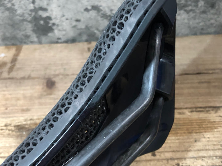 JW583 フィジーク fizik ヴェント VENTO ARGO R1 ADAPTIVE 150mm サドル カーボンレール 黒