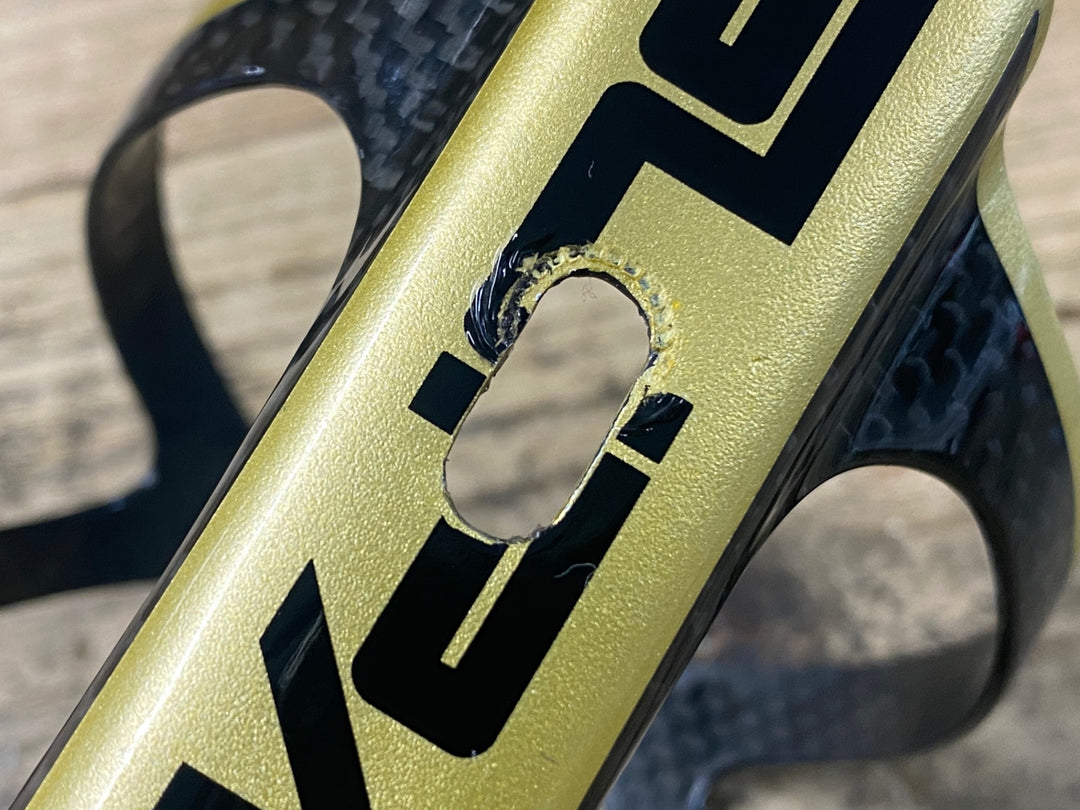 KE348 スパカズ SUPACAZ FLY CAGE CARBON カーボン ボトルケージ 黒金 2個セット