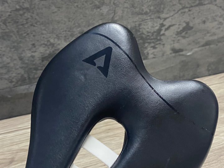 KE957 アスチュート ASTVTE SKYLITE VT サドル 黒 白 CARBONIOレール 135mm