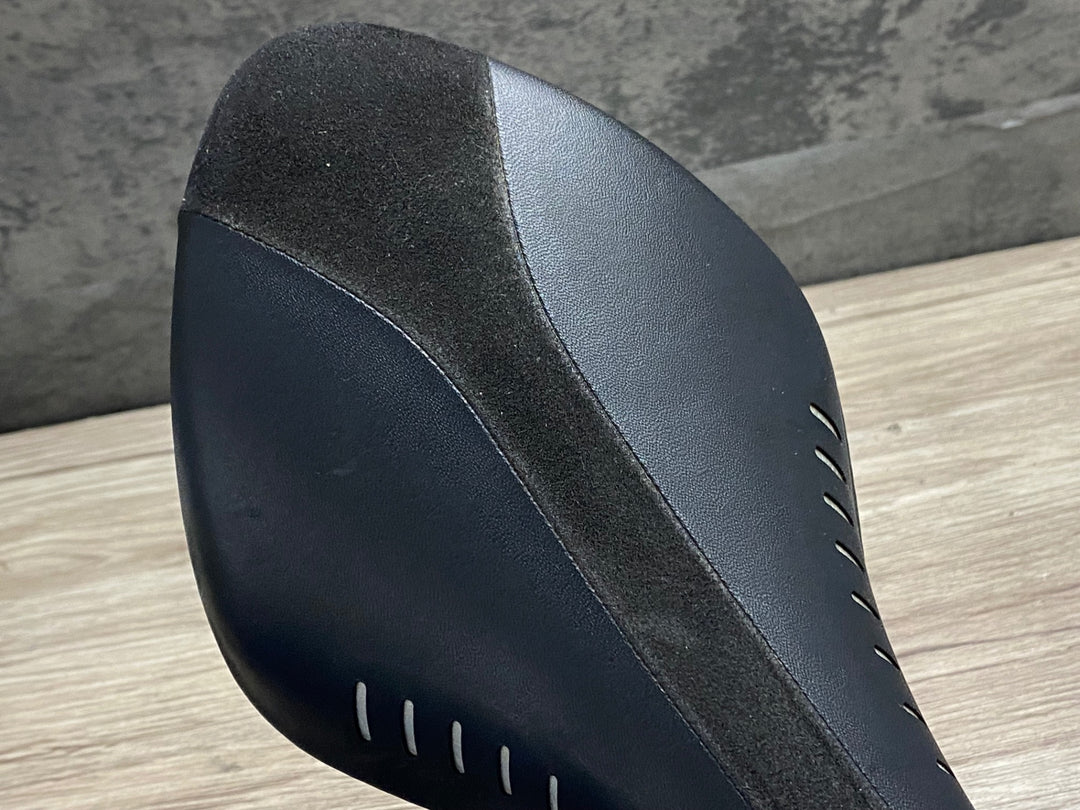 KQ627 フィジーク fizik ANTARES R3 サドル 黒 kiumレール