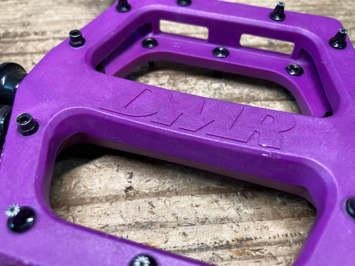 JP678 DMR V11 樹脂 フラットペダル 紫 MTB ピン付き