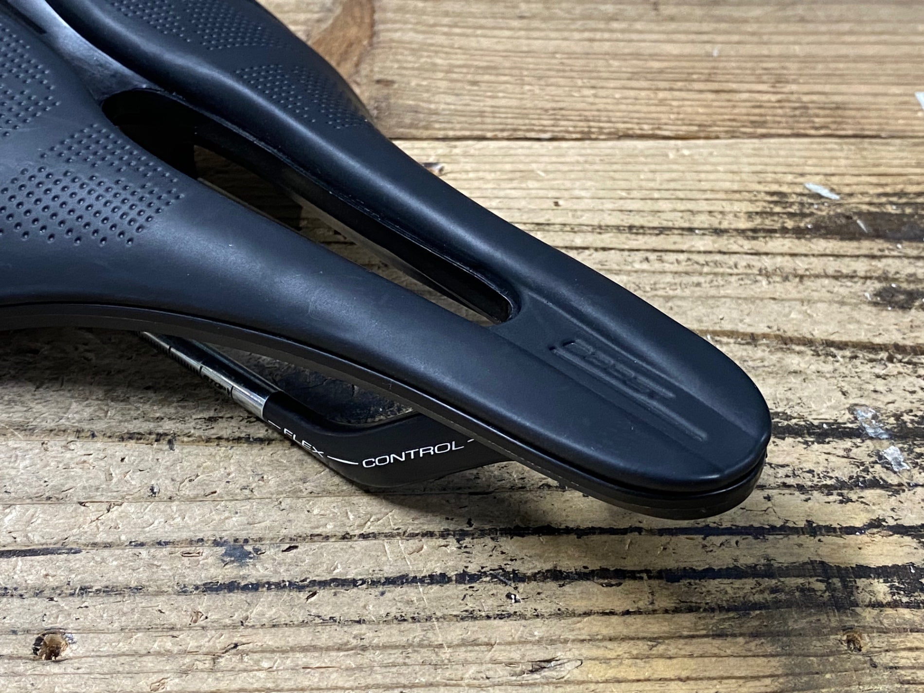KQ624 セライタリア selle italia NOVUS BOOST EVO サドル 黒 145mm
