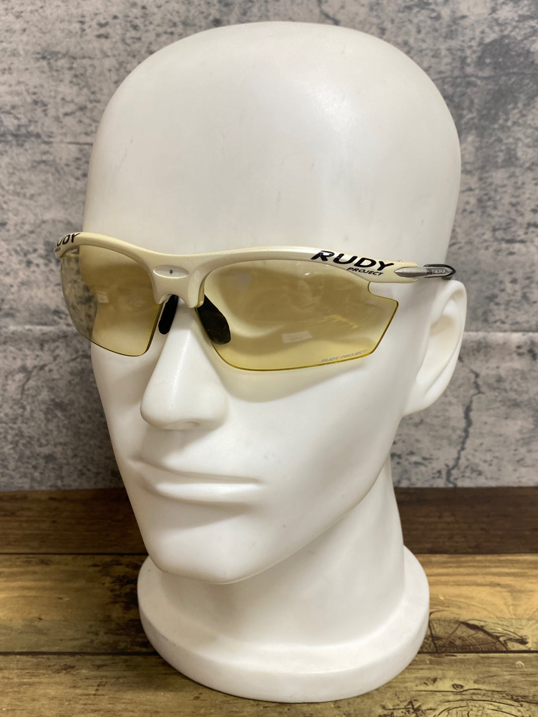 KI588 ルディプロジェクト RUDY PROJECT RYDON サングラス アイウェア 白 塗装浮き 黄ばみ