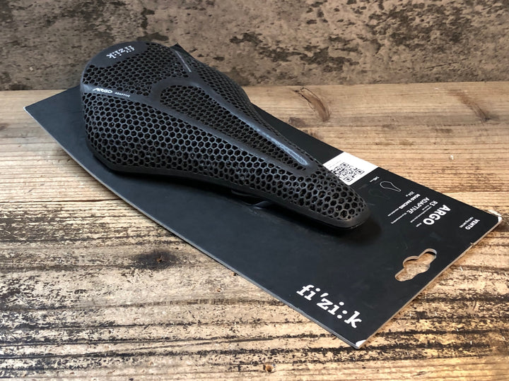 JR952 フィジーク fizik アルゴ ARGO R3 ADAPTIVE サドル 黒 kiumレール 140mm ※未使用