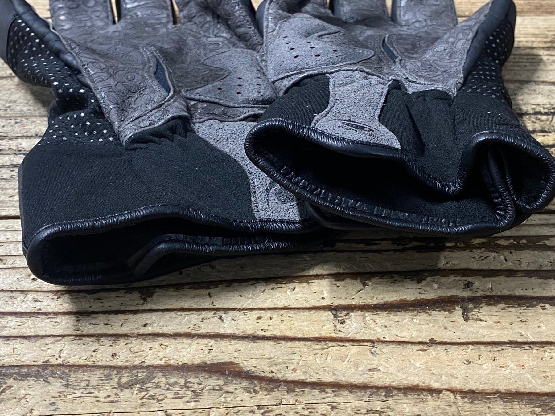 KD548 パールイズミ PEARL iZUMi 長指 ウィンターグローブ 黒 M WIND