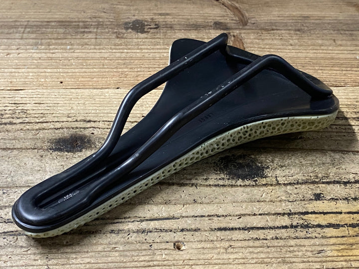 KI607 フィジーク fizik VERSUS EVO ANTARES 00 ADAPTIVE サドル LARGE 146mm カーボンレール 白