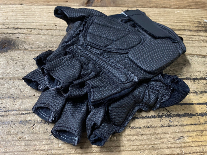 KJ436 エルゴグリップ ErgoGrip 指切りグローブ 黒 白 S